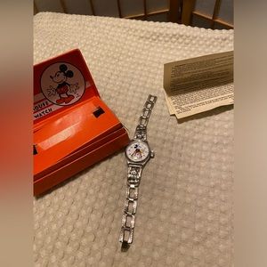 Disney Pedre Mickey Mouse Wrist
Watch with Box and Certificate